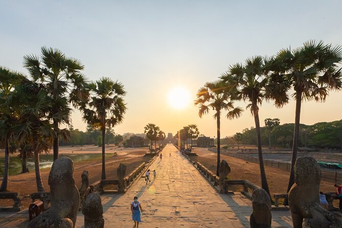Angkor Wat Sunrise Guided Join-In Tour/Private Tour - What the guide adds to a short temple tour