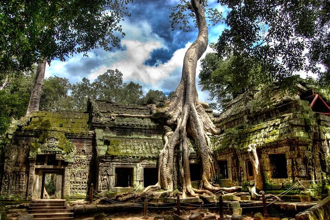 Angkor Wat: Sunrise or Sunset Tours with Tuk Tuk - Bayon Temple and the faces of Angkor Thom