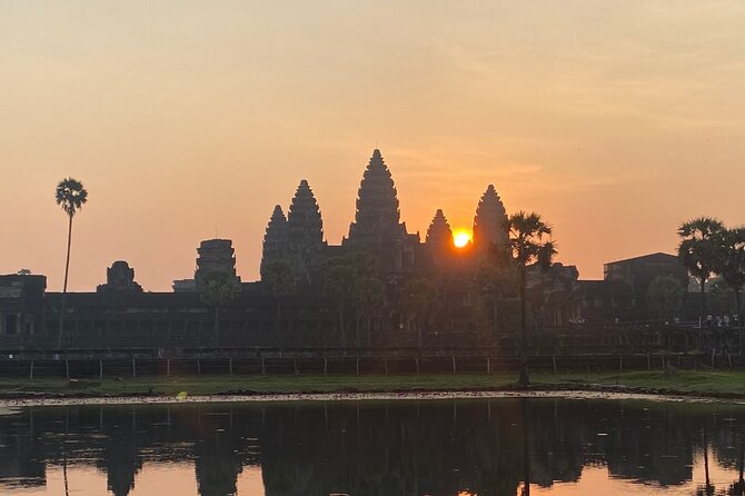Angkor Wat Sunrise Shared Tour with Guide and Bus - What the guide and vehicle add