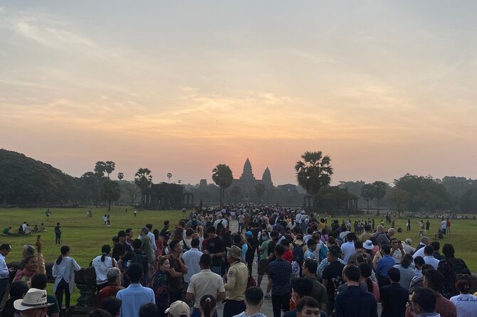 Angkor Wat Sunrise Shared Tour with Guide and Bus - Is $17 really good value?