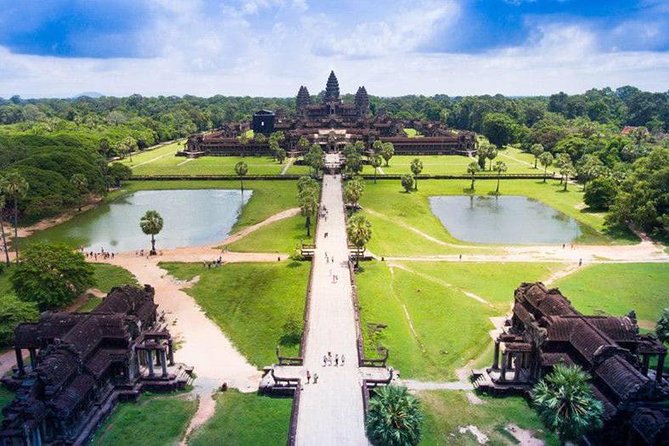 Angkor Wat Sunrise Tour - The guides are the main value of the experience