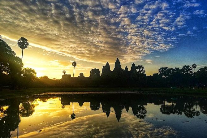 Angkor Wat Sunrise tour with Small - Group and Guide tours - What the guide adds to a very cheap tour