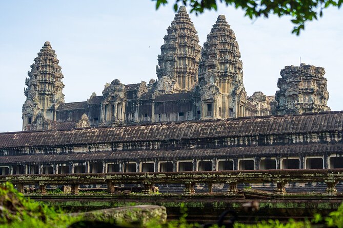 Angkor Wat Sunrise Tour - Angkor Wat, two hours with the Khmer masterpiece