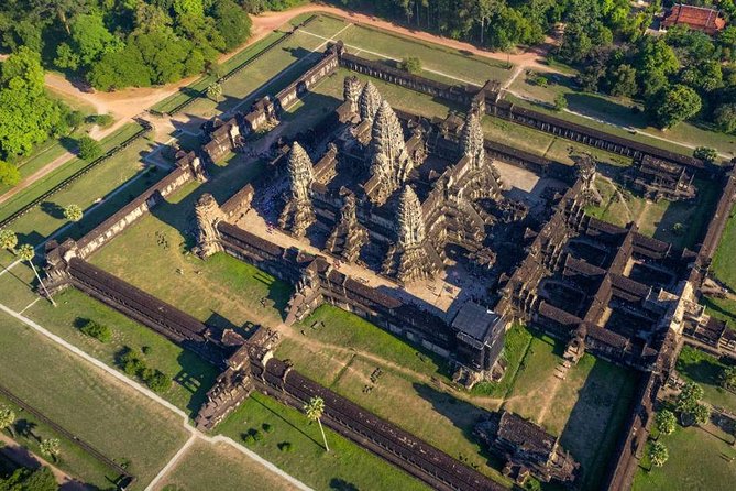 Angkor Wat Sunset Tour - The Srah Srang break: a needed pause before more ruins