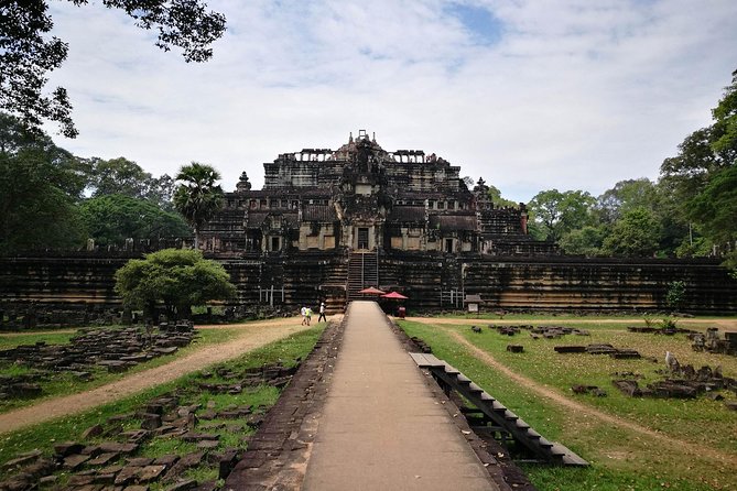 Angkor Wat Sunset Tour - Phnom Bakheng sunset: beautiful views, limited comfort