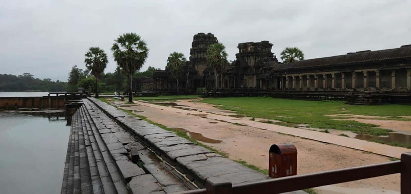 Angkor Wat Temples Car Tour: multi-language guide options - Who should book this experience?