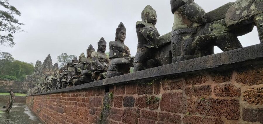 Angkor Wat Temples Car Tour: multi-language guide options - Guide choices, language, and flexibility