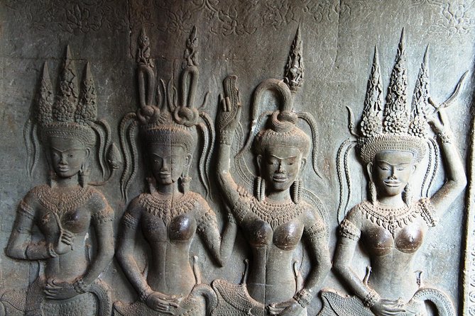 Apsara Dinner Show - 6:00 p.m. pickup and arrival at Tonle Sap Restaurant