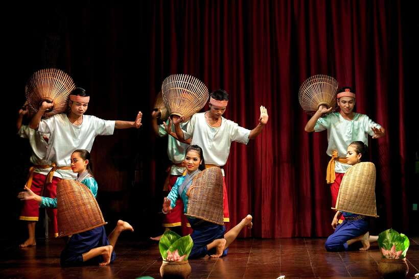 Apsara Performance include Dinner & hotel pick up - A short evening of Cambodian food and dance