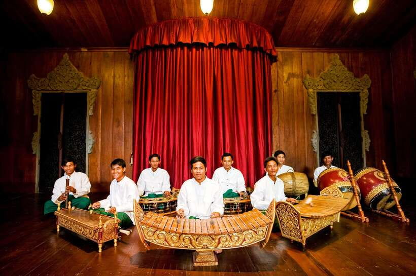 Apsara Performance include Dinner & hotel pick up - The buffet: useful variety, limited expectations