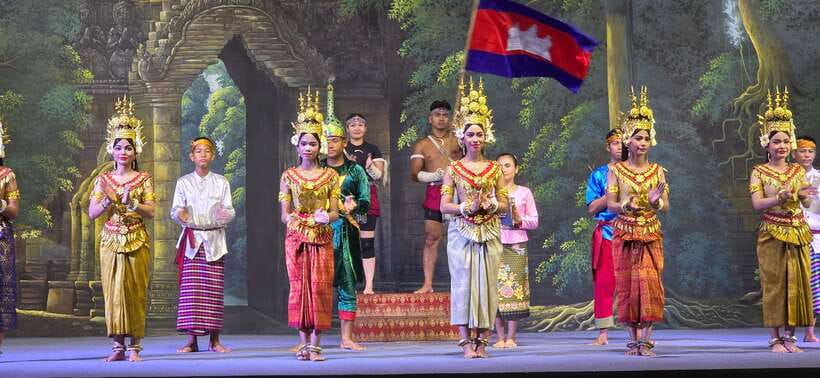 Apsara Performance Including Buffet Dinner & Hotel Pick up - Dinner with amok, Khmer barbecue, and international food