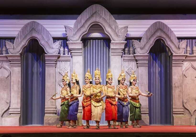 Apsara Traditional Dances & Local Buffet with Tuk-Tuk Ride - Who will enjoy this evening most?