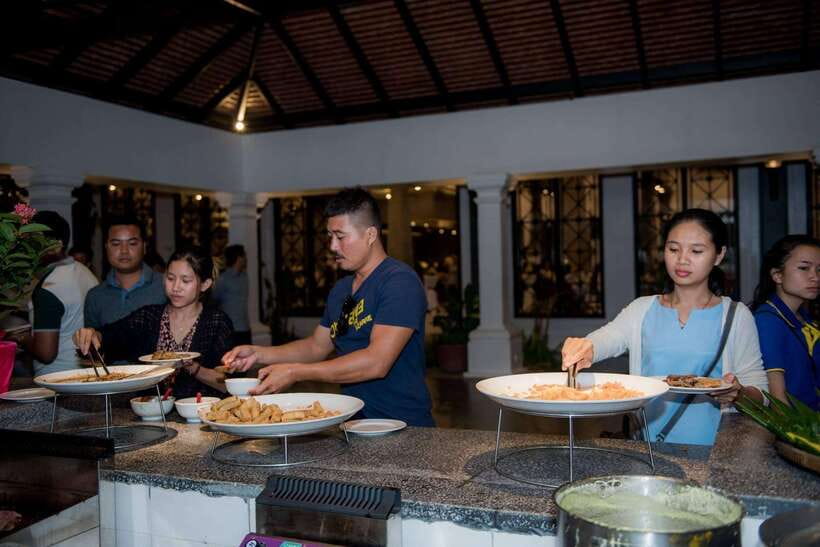 Apsara Traditional Dances & Local Buffet with Tuk-Tuk Ride - The tuk-tuk pickup sets the tone