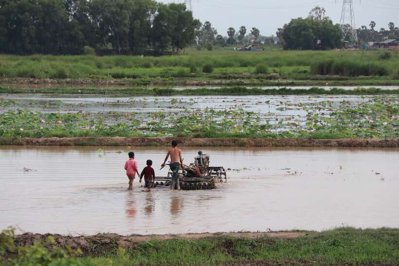 Back to Basics: Siem Reap Village Tour in Cambodia - School supplies and the question of responsible visits