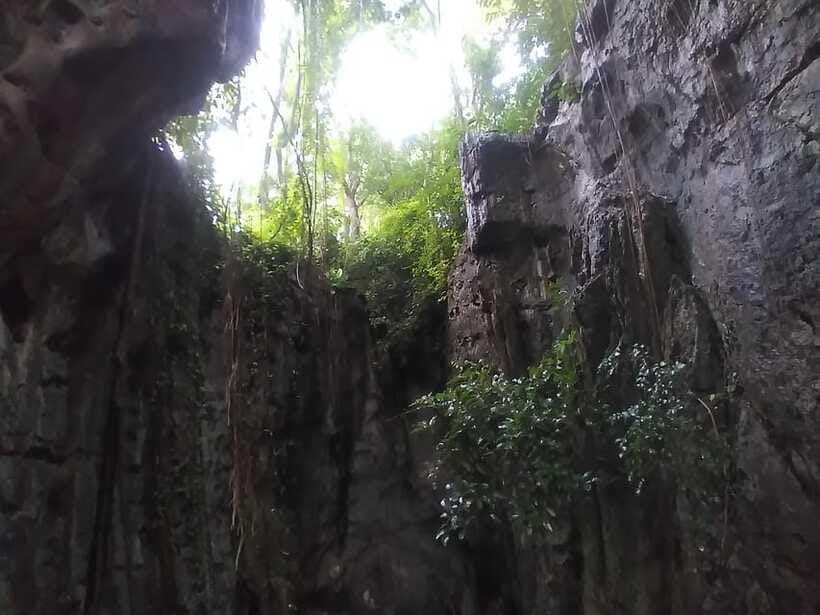 Bamboo train. Phnom Sampove cave. Bat cave and Banan Temple - Banan Temple and the reward of the climb