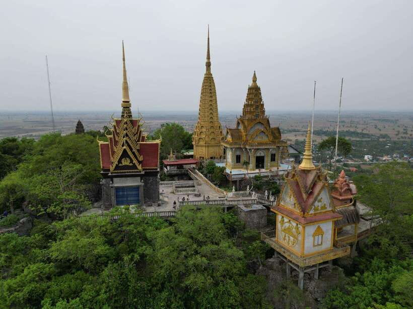 Bamboo train. Phnom Sampove cave. Bat cave and Banan Temple - 9:30 a.m. pickup and the road into Wat Kor Village