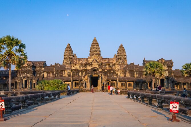 Banteay Srei & Angkor Big Circuit Tour - What the guide and vehicle add
