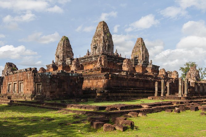 Banteay Srei & Angkor Big Circuit Tour - Banteay Srei and the finest carvings of the day