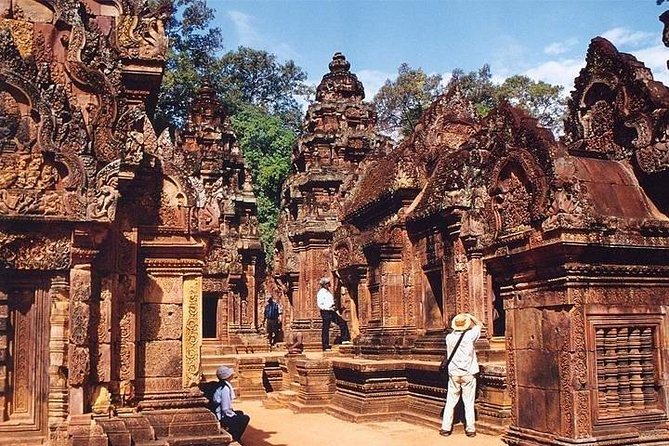 Banteay Srei & Grand Circuit by Private Tours - Banteay Srei: three hours with the finest stonework