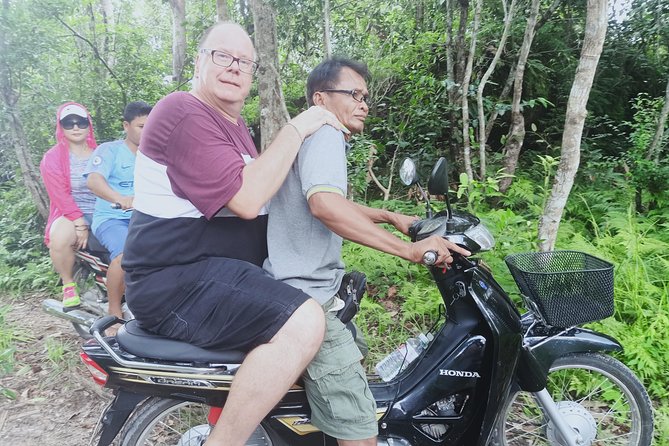 Banteay Srei & Kulen Mountain & Beng Mealea Tour - Banteay Srei and the finest small-scale carving