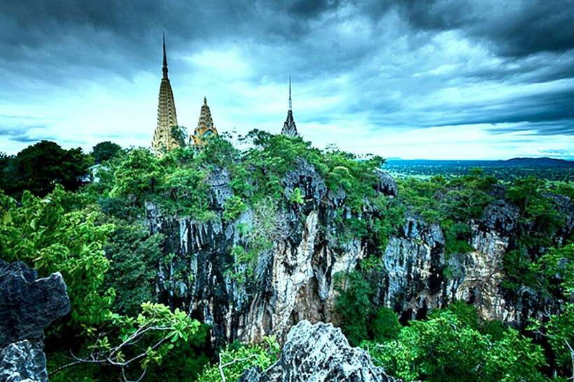 Battambang: Bamboo Train, Bat Cave, Killing Cave by Tuk Tuk - Why this Battambang day makes sense