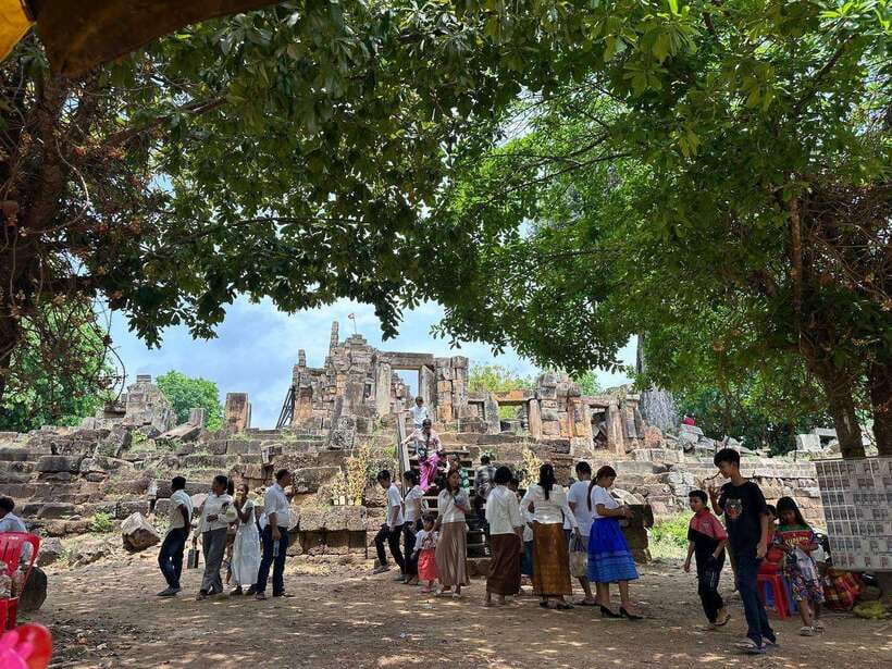 Battambang, Bamboo Train, Killing Cave Tour From Siem Reap - What the private transport adds to a 10-hour day