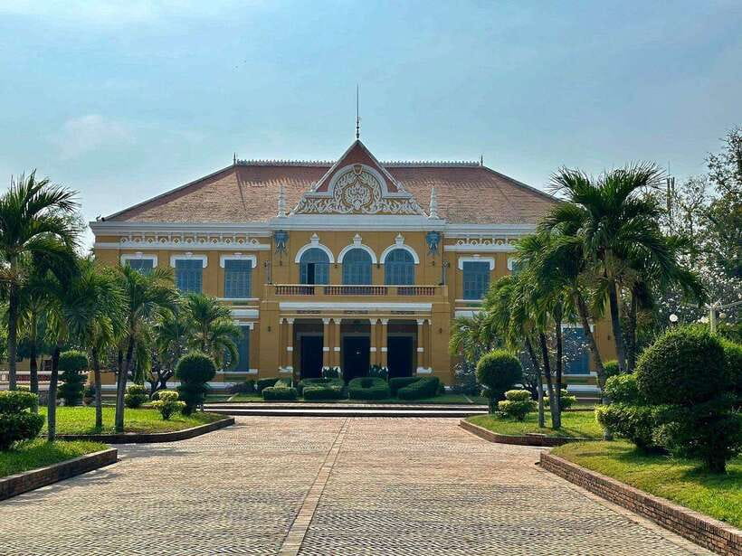 Battambang bamboo Train Private Full-Day Tour from Siem Reap - Battambang’s colonial center and the Governor’s House