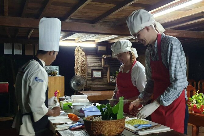 Battambang: Cooking Class and Market Touring - Choosing ingredients at a local market