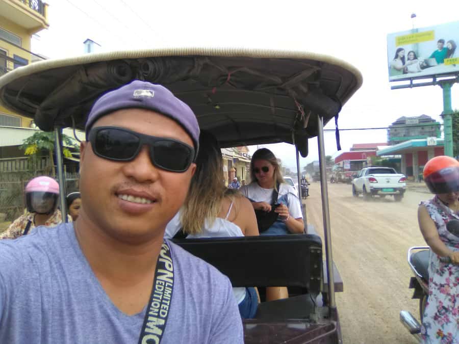 Battambang family tuktuk tour BambooTrain/Wat Banan/Bat cave - Sunset and the Bat Cave