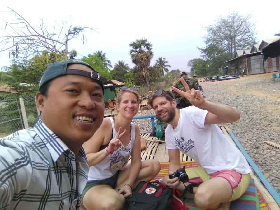 Battambang family tuktuk tour BambooTrain/Wat Banan/Bat cave - Following the Sangkae River by tuk-tuk