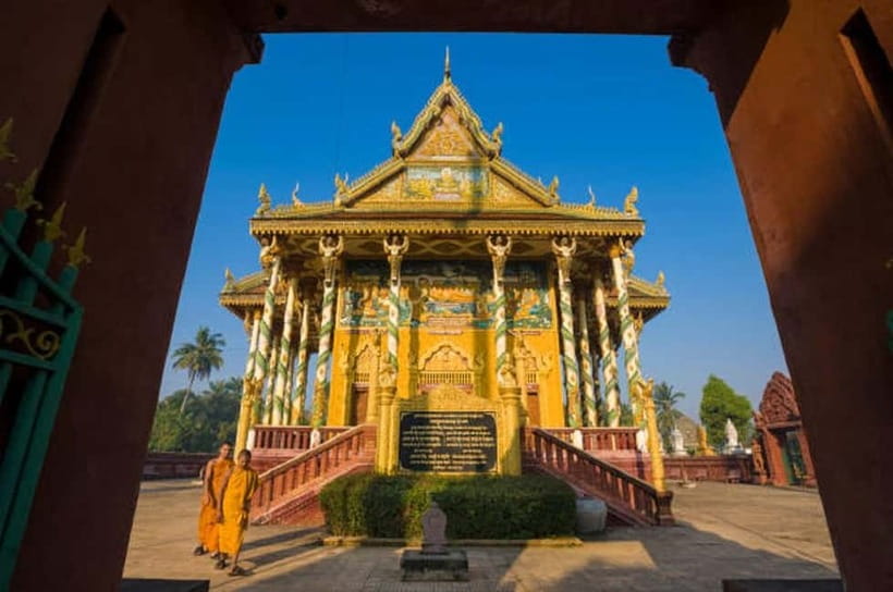Battambang Private Full-Day Tour Pick up from Siem Reap - Phnom Sampeau and the difficult history of the caves