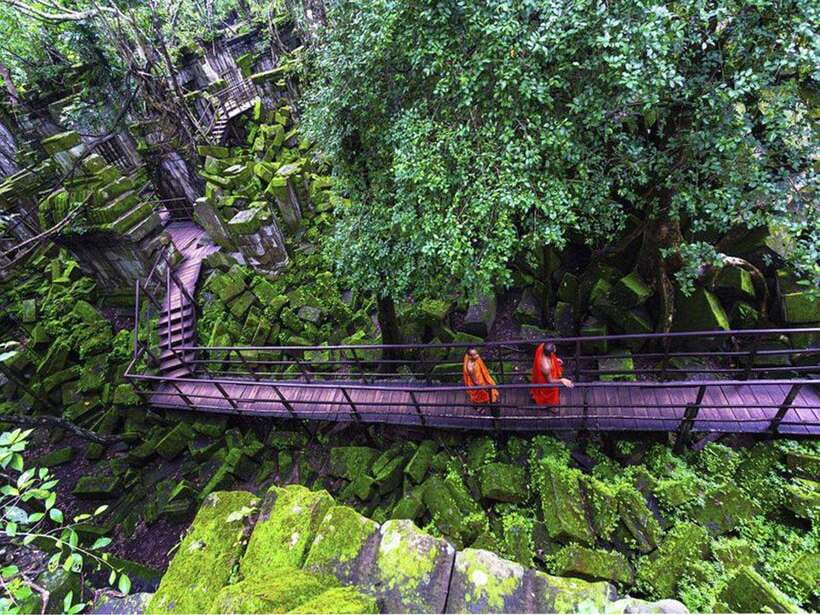 Beng Mealea and Koh Ker -the UNESCO World Heritage - Leaving Siem Reap for Beng Mealea
