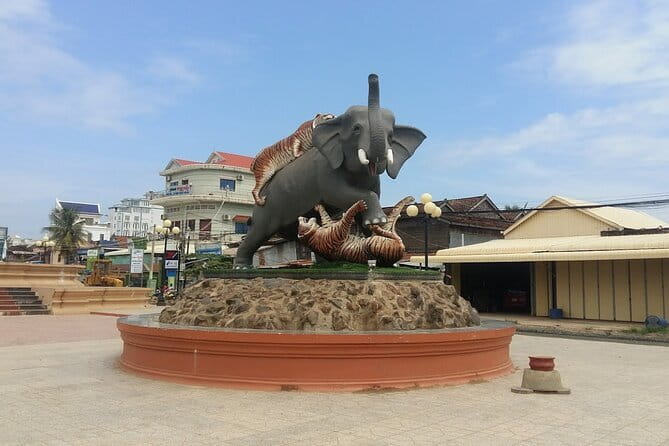 Best Driver Taxi From Siem Reap To Phnom Penh - English Speaking - Choosing between an SUV, Alphard, and minivan