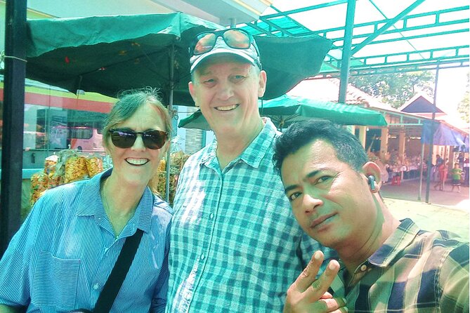 Best Private taxi Phnom Penh to Siem Reap - English Speaking - Spider Market: an unusual stop on the way