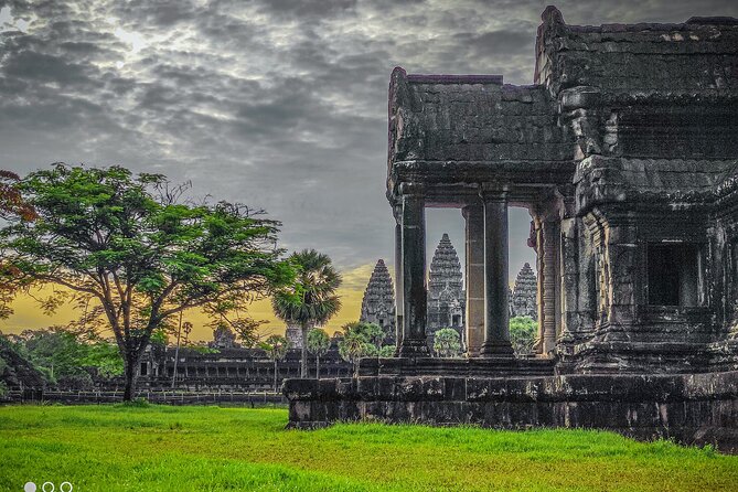 Best Temples Day Tour in Siem Reap with Sunset - Lunch near Srah Srang, with food paid separately