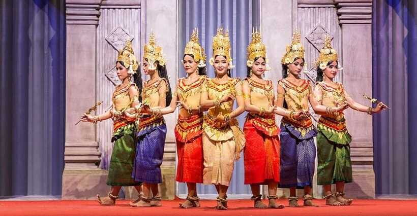 Buffet Dinner Apsara Show with hotel transfers - Watching the Apsara performance during dinner