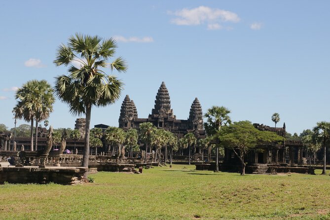 Cambodia Private Taxi and Tour, from Phnom Penh<->Siem Reap - Skun market and the tarantula stop