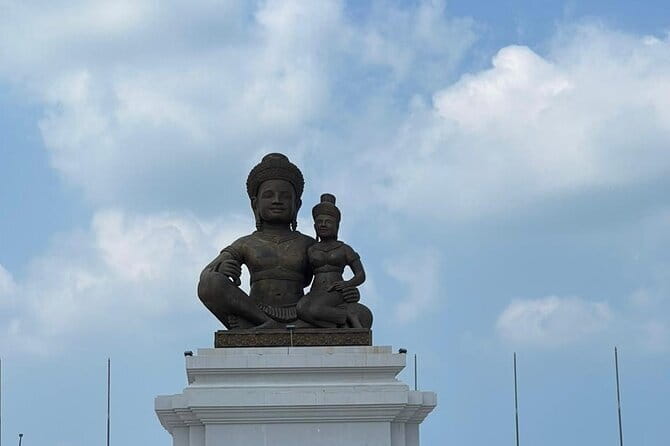 Cambodia Private Taxi - Siem Reap & Angkor Wat Temple Area Tour - Meeting drivers such as Khen and Vuthy