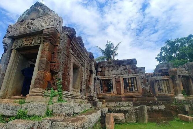 Cambodia Wildlife Sanctuary and Countryside Tour - Four hours at Phnom Tamao Wildlife Rescue Centre