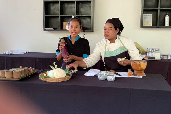 Cambodian Village Cooking Class - From Siem Reap hotels to Psar Chaa Old Market