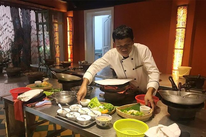 Champey Cooking Class with Professional guide - Moving from market stalls to the garden pavilion