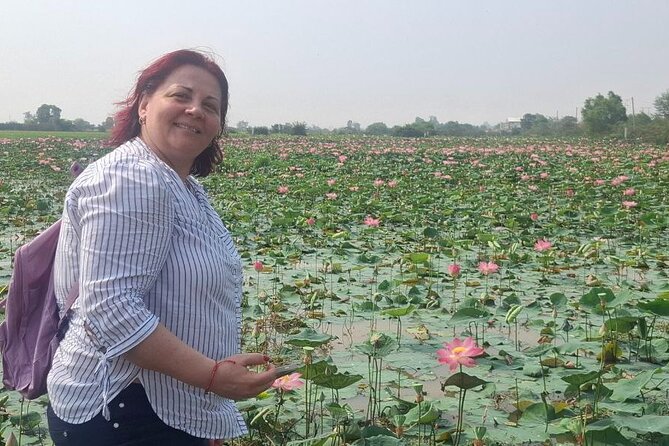 Comfortable Private Transfer Phnom Penh To Siem Reap - Spider Village, a memorable optional stop