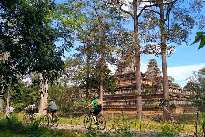 Cycling of the Angkor Temples include Lunch & Snacks - Why cycling changes your Angkor day