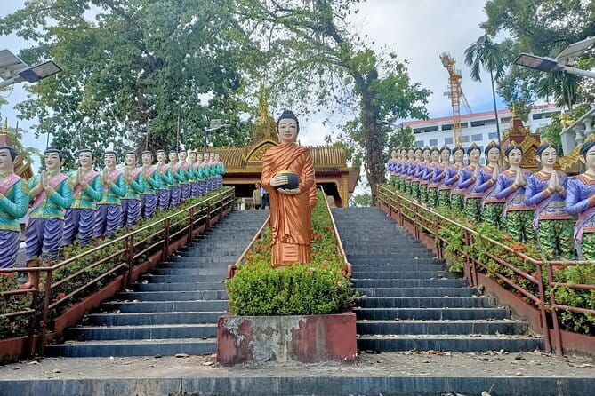 Day Trip from Sihanoukville to Phnom Penh for Cruise Passengers - Meeting your guide in Phnom Penh