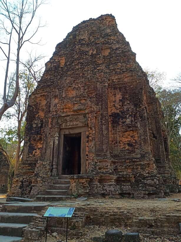 Day Trip to Sambor Preikuk, Kuhak Nokor & Spider Market - Walking through Sambor Prei Kuk’s three temple groups