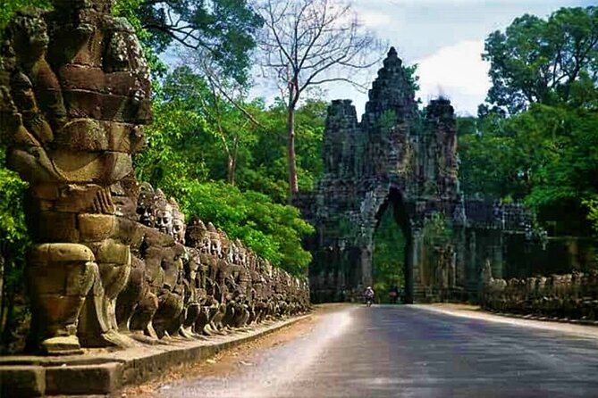Discover Cambodia 8 Days from Siem Reap to Koh Trong -Phnom Penh - Starting in Siem Reap with a useful airport welcome