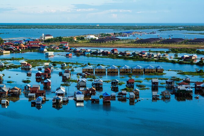 discover floating villages and tonle sap lake by boat - Entering Chong Khneas by traditional boat