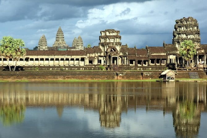 English-Speaking Local Guide for Angkor Wat Day Tour - A sensible first look at Angkor