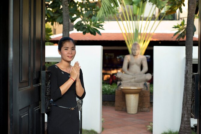 Expert Private Guided Tour and learn about the Khmer Rouge’s - Wat Ounalom, a living Buddhist center