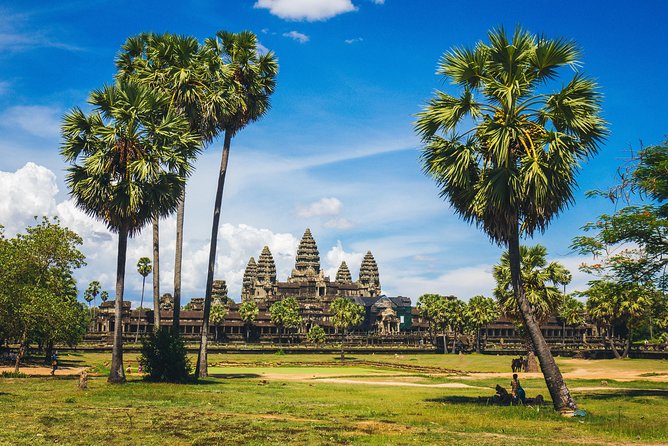 Explore Angkor Wat and Ta Phrom in depth - Starting at Angkor Wat, the Khmer capital’s great statement